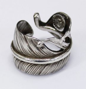 WING ROCK Feather Ring 1